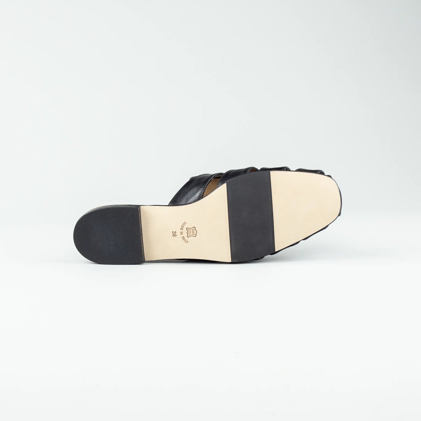 Aruci Mules – Grob Geflochtenes Kalbleder Schwarz | Handgefertigt in Italien