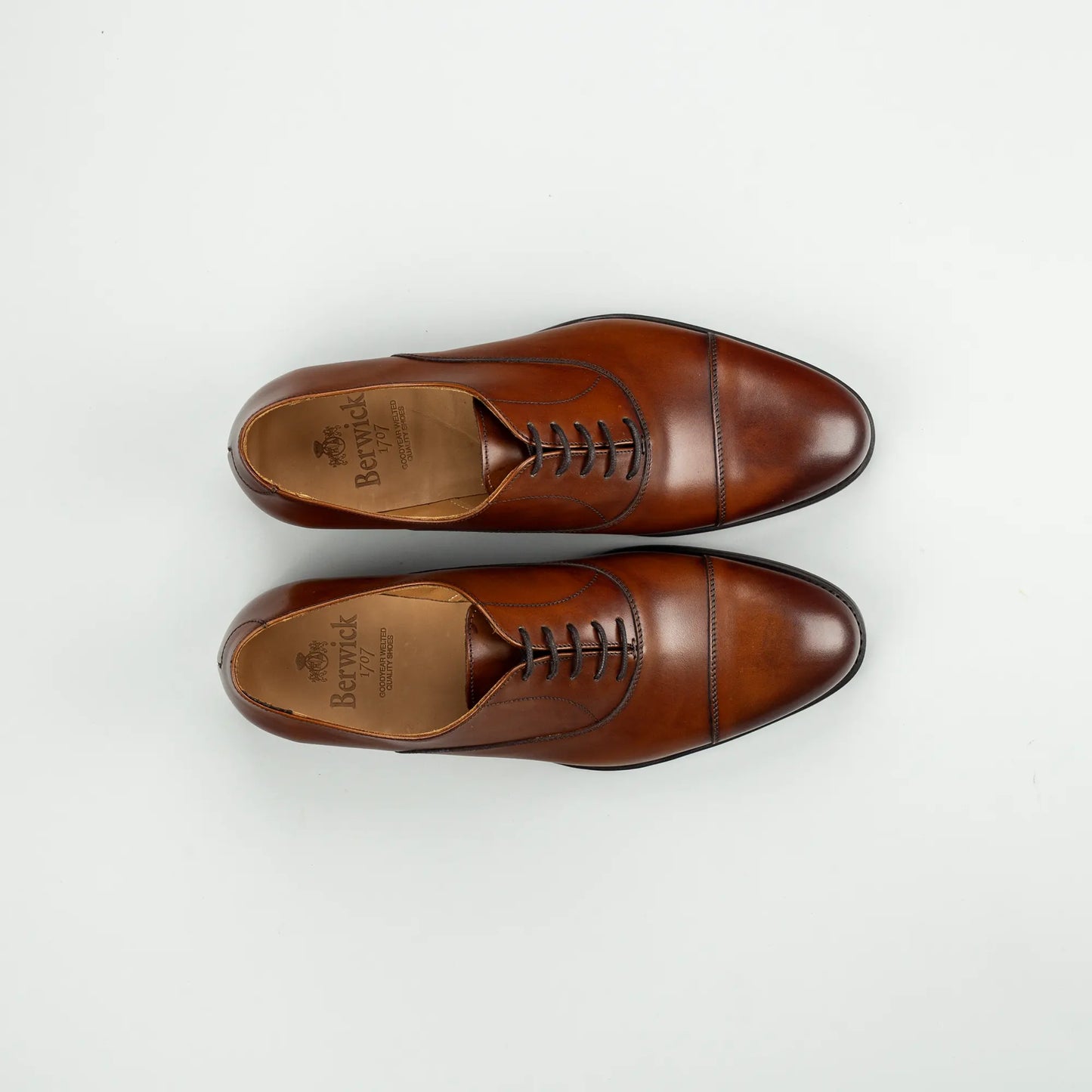 BERWICK Oxford Captoe Cuero – Rahmengenähter Herrenschuh