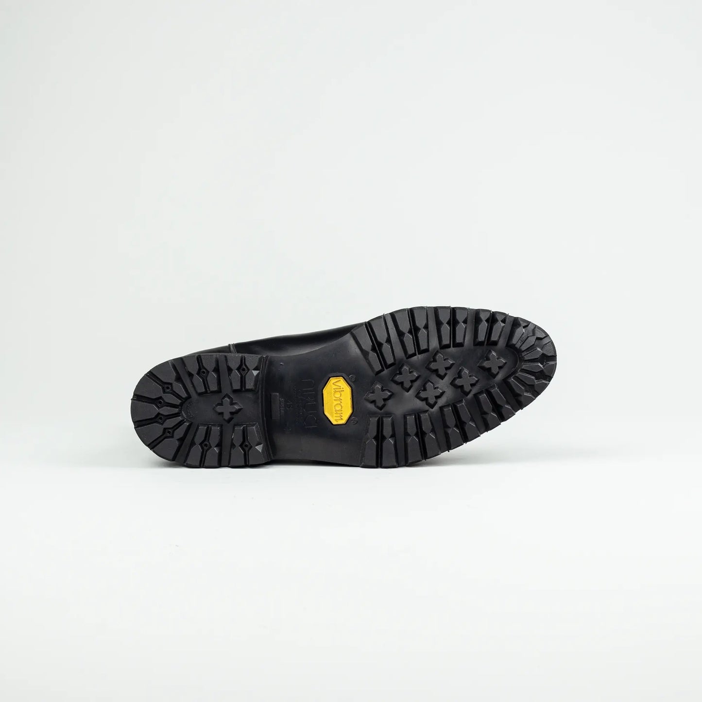 Chelsea Boot – Handmade Goodyear Welted | Gebürstetes Kalbsleder & VIBRAM Montana Sohle