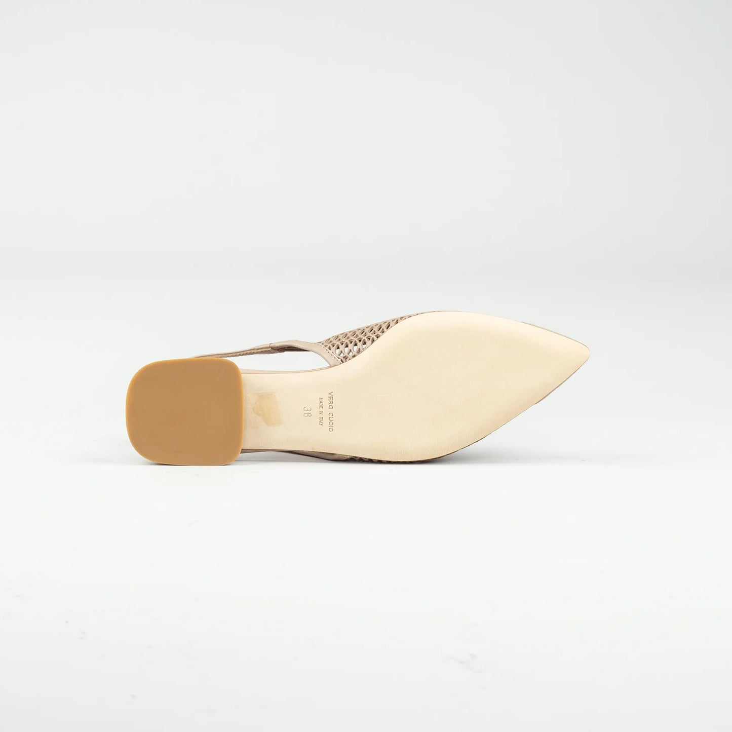 Slingback Caiman – Taupe Kalbsleder Lasergeschnitten | Flacher Absatz