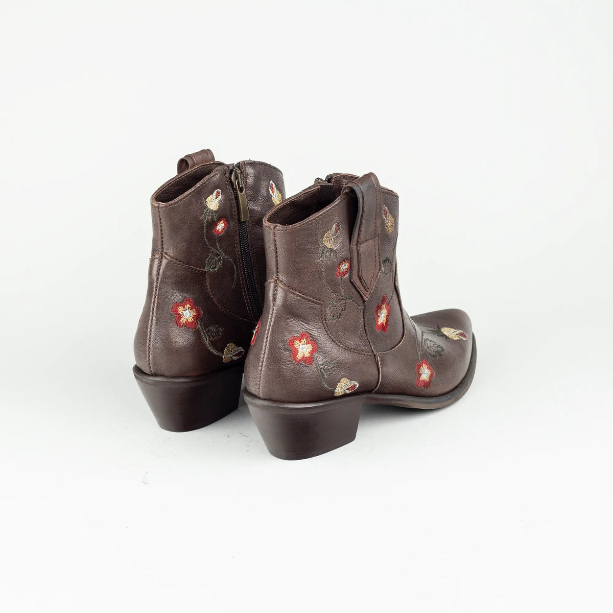 Aruci – Western Ankle Boot Braun | Blumenstickerei | Handmade Italy