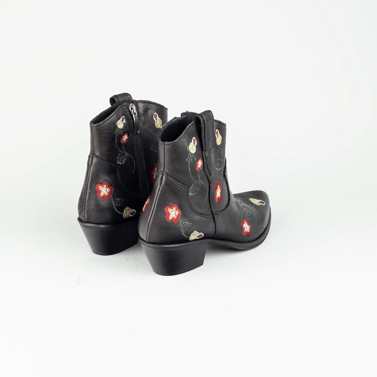 Aruci – Western Ankle Boot Schwarz | Blumenstickerei | Handmade Italy