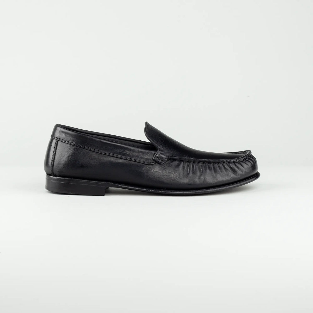 Elia Maurizi | Penny Loafer Schwarz – Genähtes Vorderblatt | Handmade in Italy
