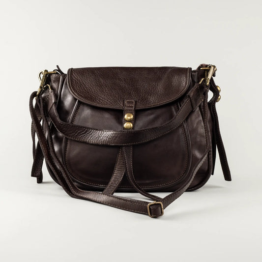 Aruci – Braune Damenhandtasche aus dickem Leder im Satteldesign