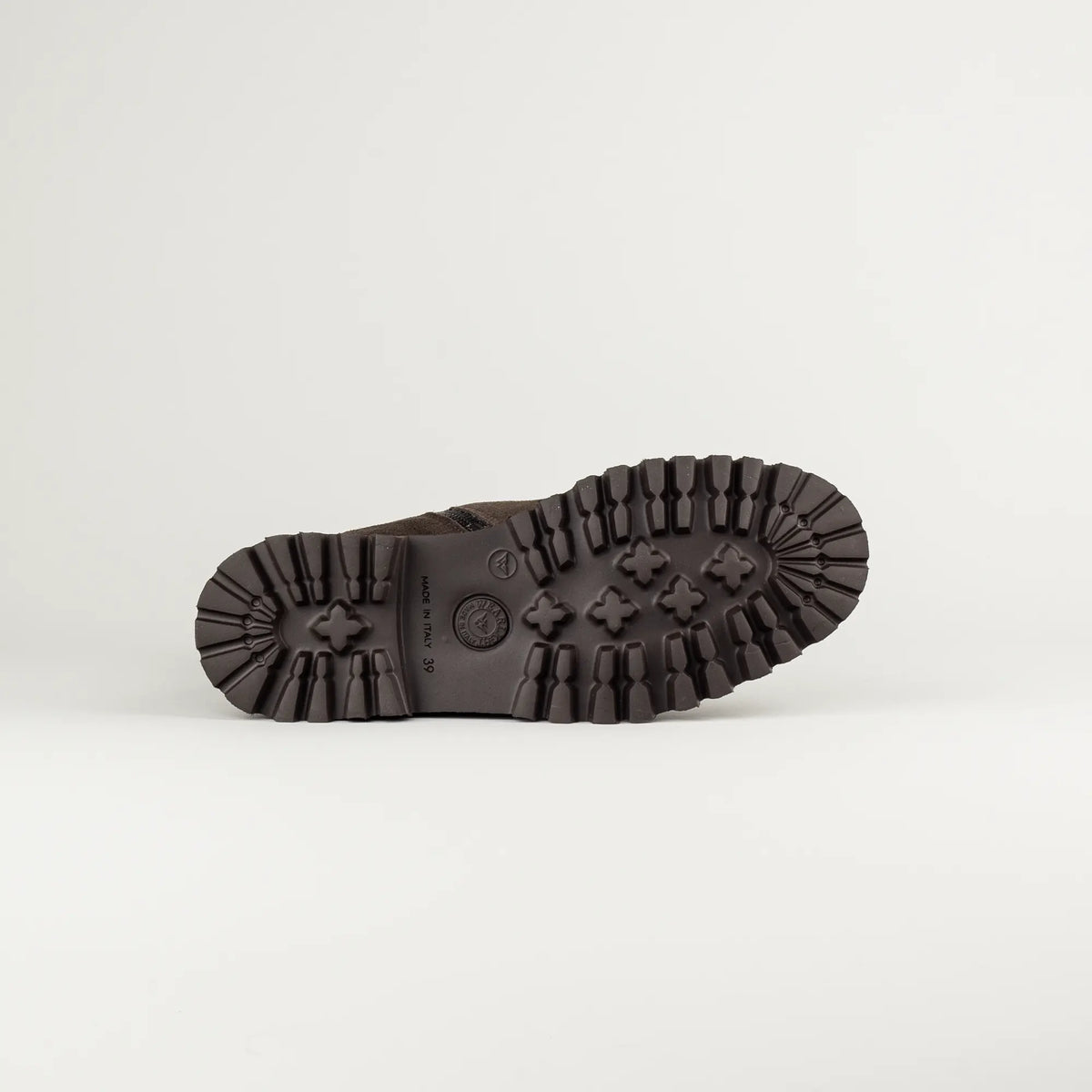 Aruci Lammfell-Boot aus dunkelbraunem Wildleder | Handmade in Italy