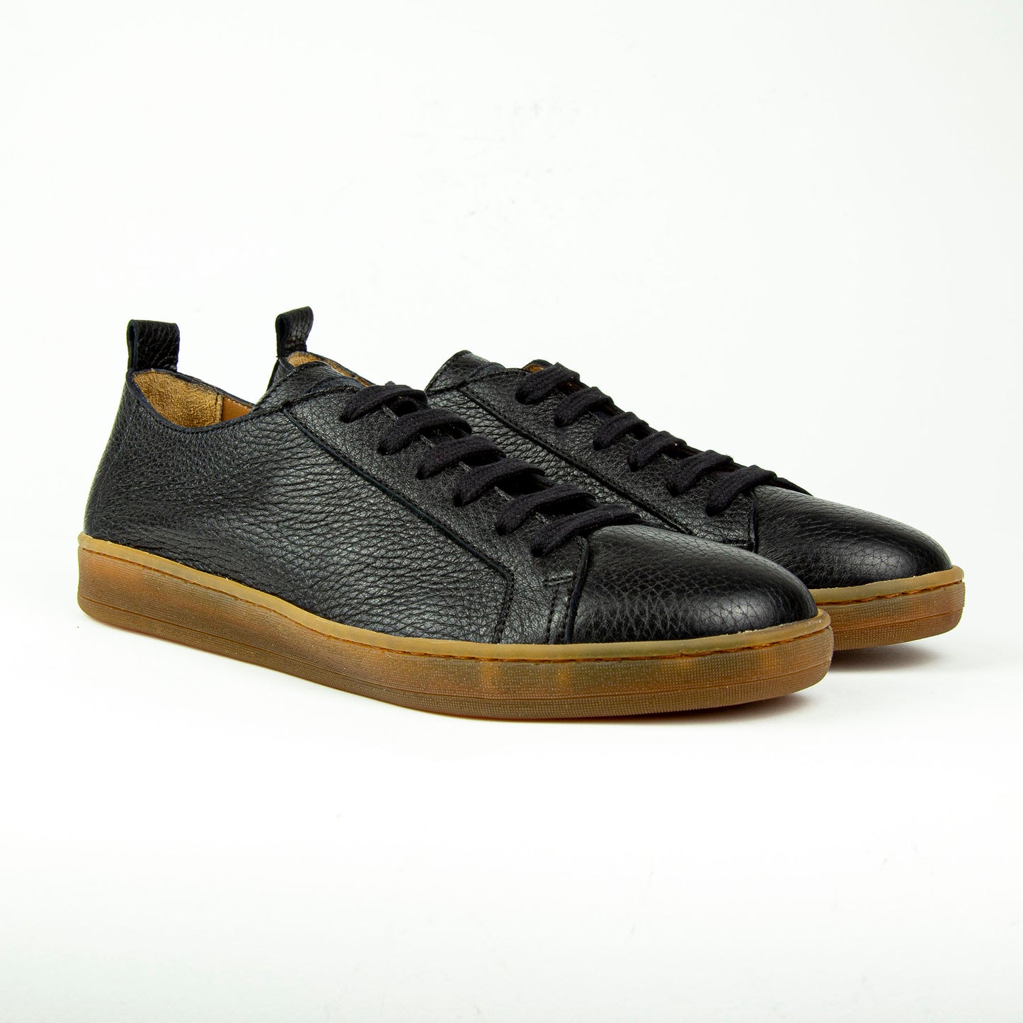 OPERA v. Antonio Maurizi - Sneaker