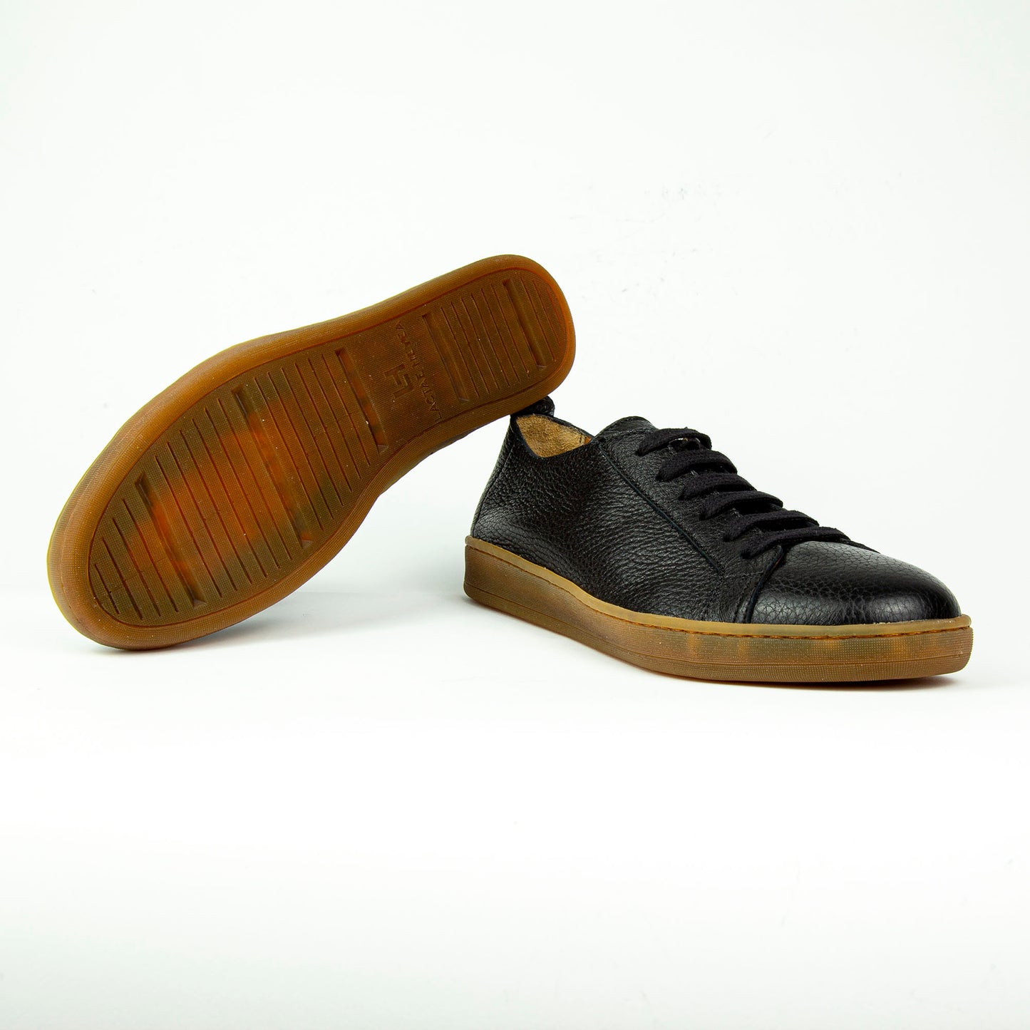 OPERA v. Antonio Maurizi - Sneaker