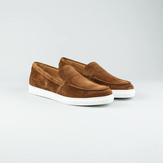 Aruci Sportlicher Loafer – Velourleder Cognac | Genähte Sneaker Sohle | Handgefertigt in Spanien