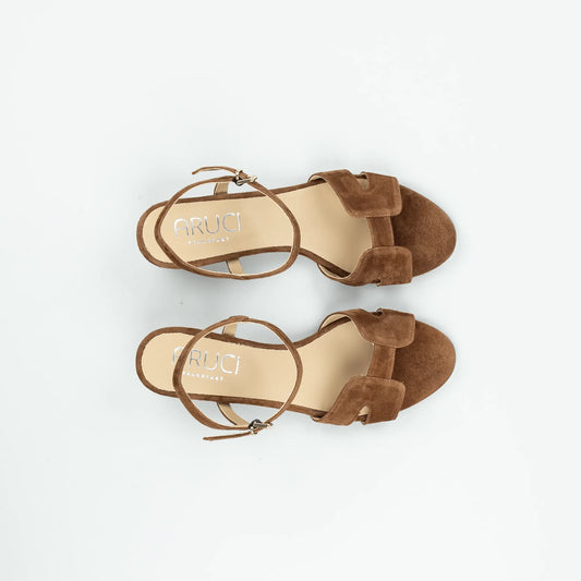 Aruci Sandalen – Velourleder Cognac Braun | Handgefertigt in Italien