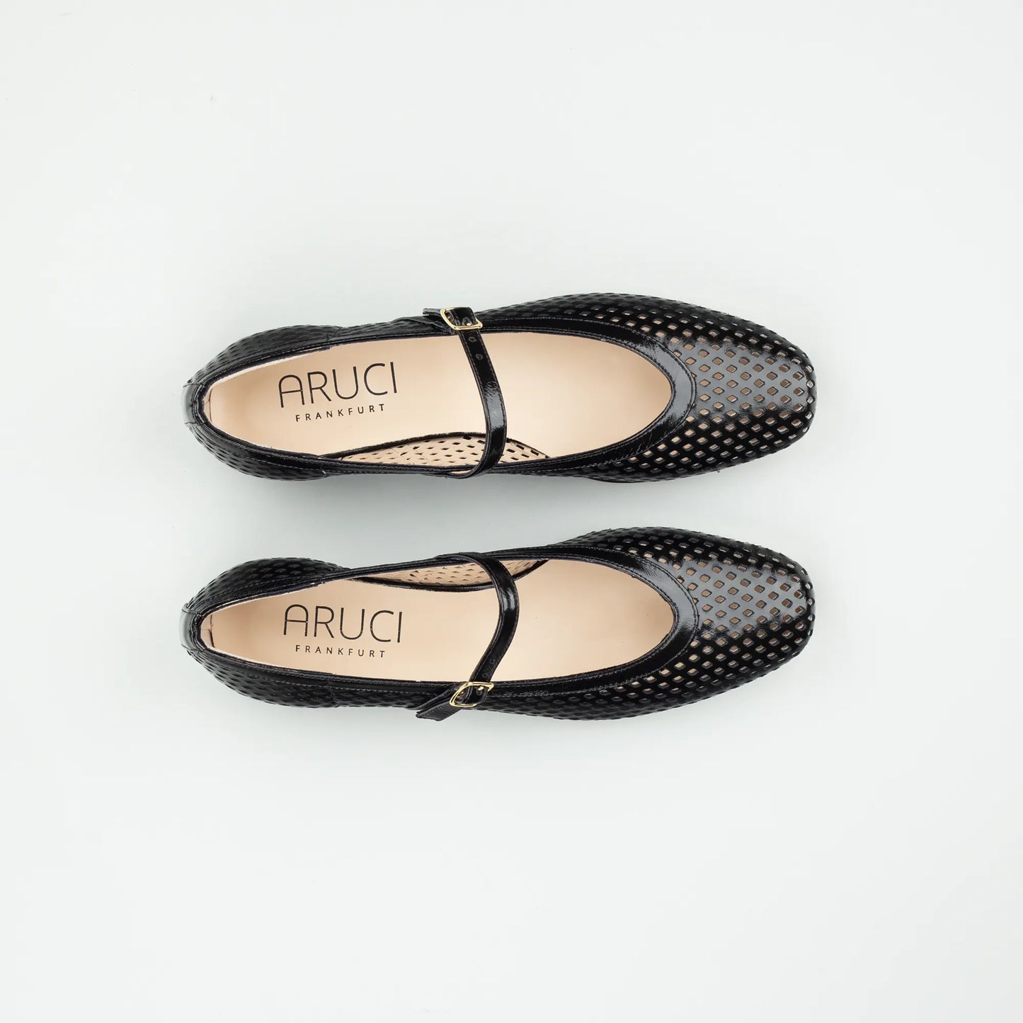 Aruci Ballerina Schwarz – gelochtes glänzendes Kalbsleder mit Spannenschnalle – Made in Italy