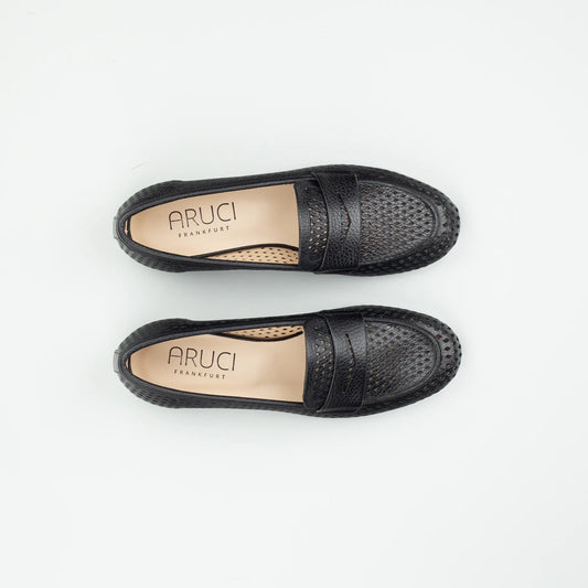 Aruci Penny Loafer – Gelochtes Geprägtes Kalbsleder Schwarz | Handarbeit aus Italien