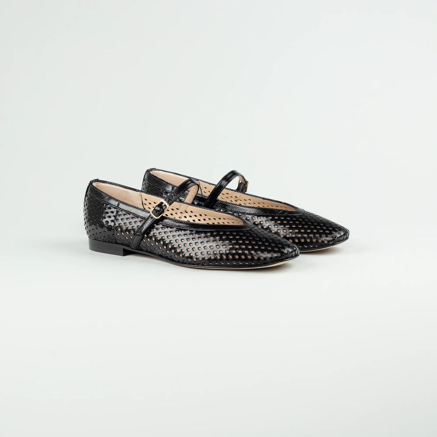 Aruci Ballerina Schwarz – gelochtes glänzendes Kalbsleder mit Spannenschnalle – Made in Italy