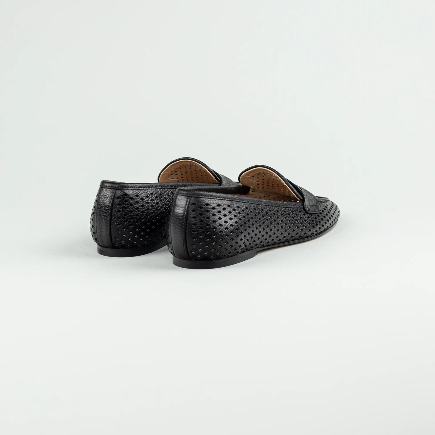 Aruci Penny Loafer – Gelochtes Geprägtes Kalbsleder Schwarz | Handarbeit aus Italien