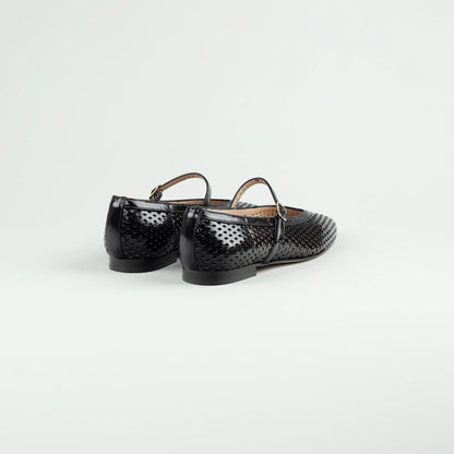 Aruci Ballerina Schwarz – gelochtes glänzendes Kalbsleder mit Spannenschnalle – Made in Italy