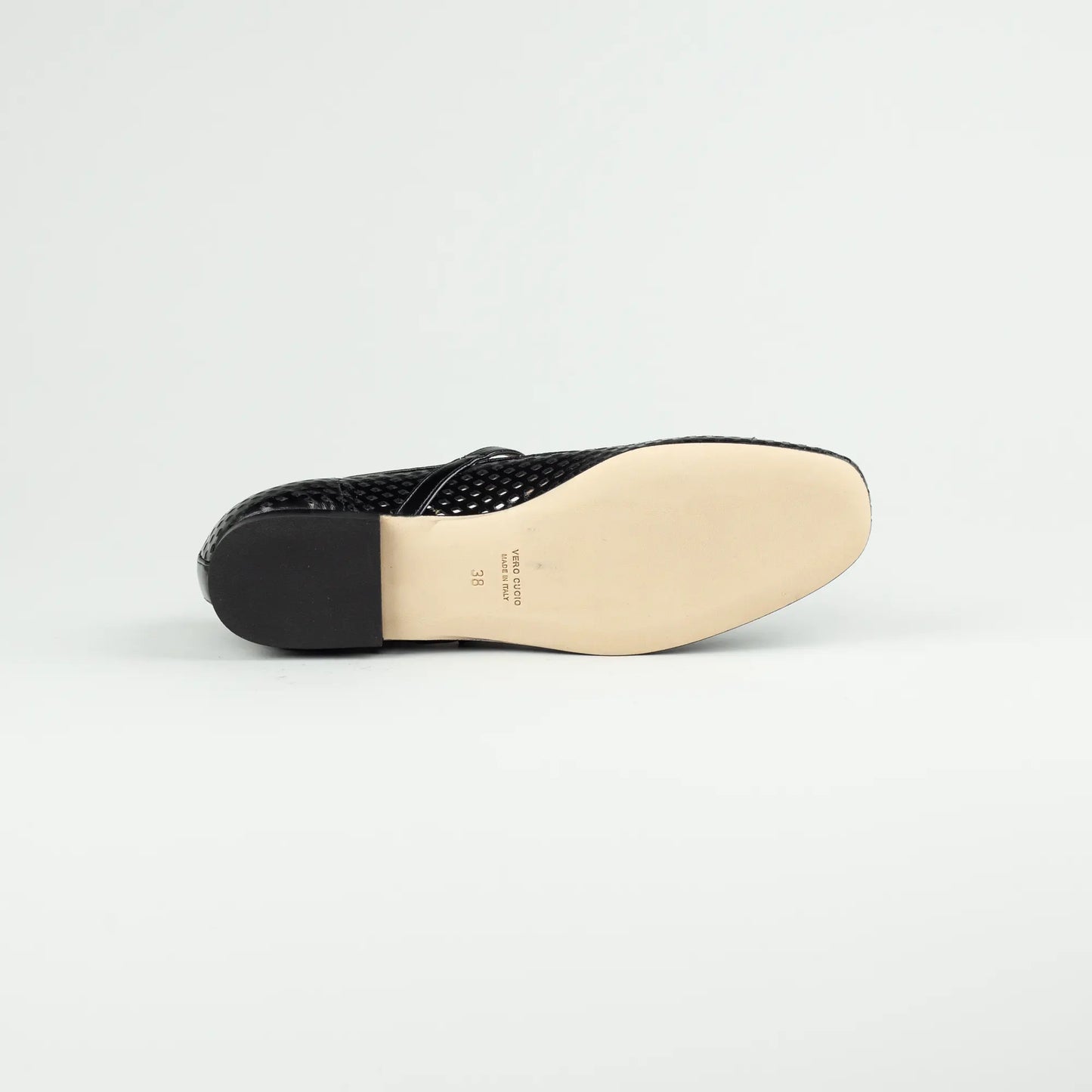 Aruci Ballerina Schwarz – gelochtes glänzendes Kalbsleder mit Spannenschnalle – Made in Italy