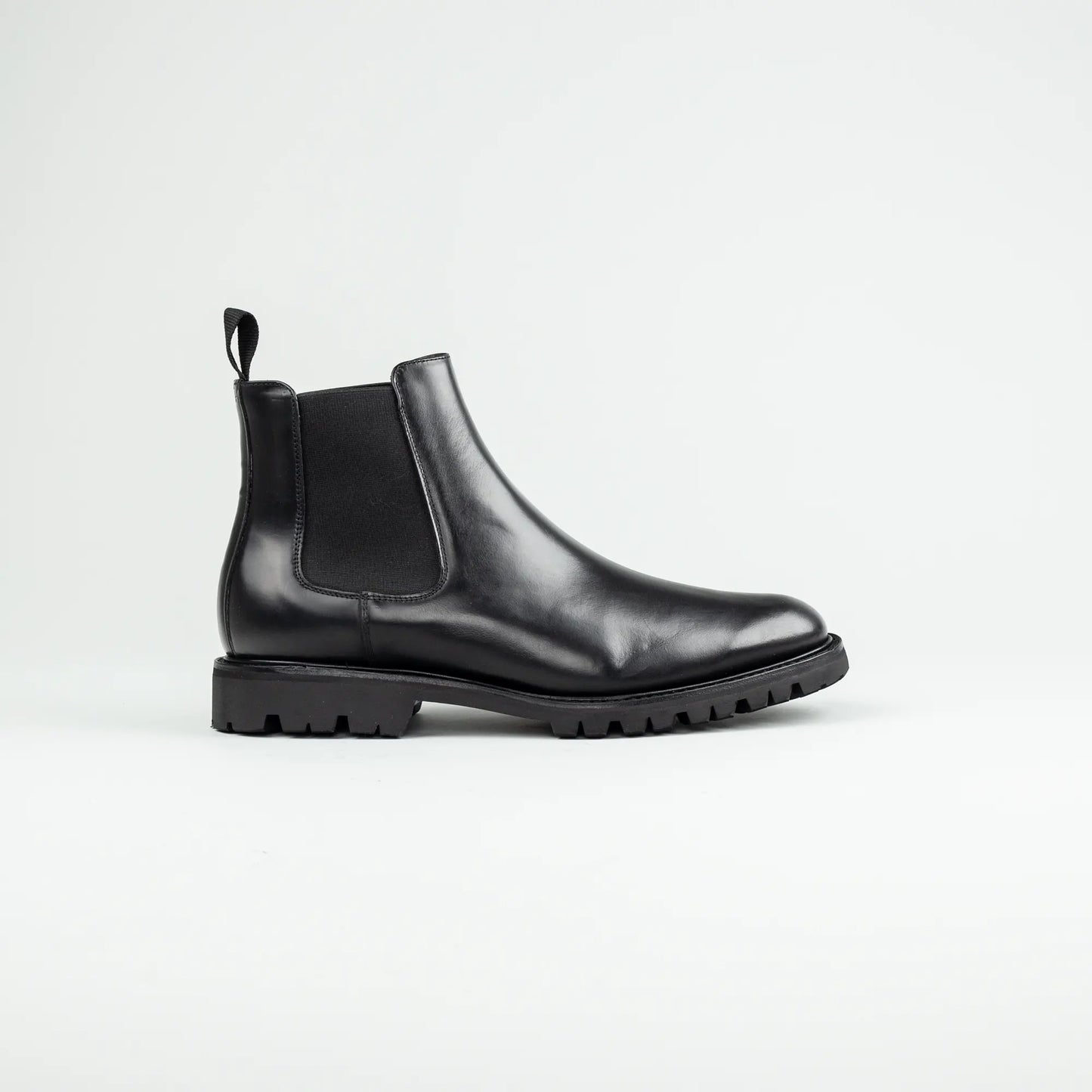 Chelsea Boot – Handmade Goodyear Welted | Gebürstetes Kalbsleder & VIBRAM Montana Sohle