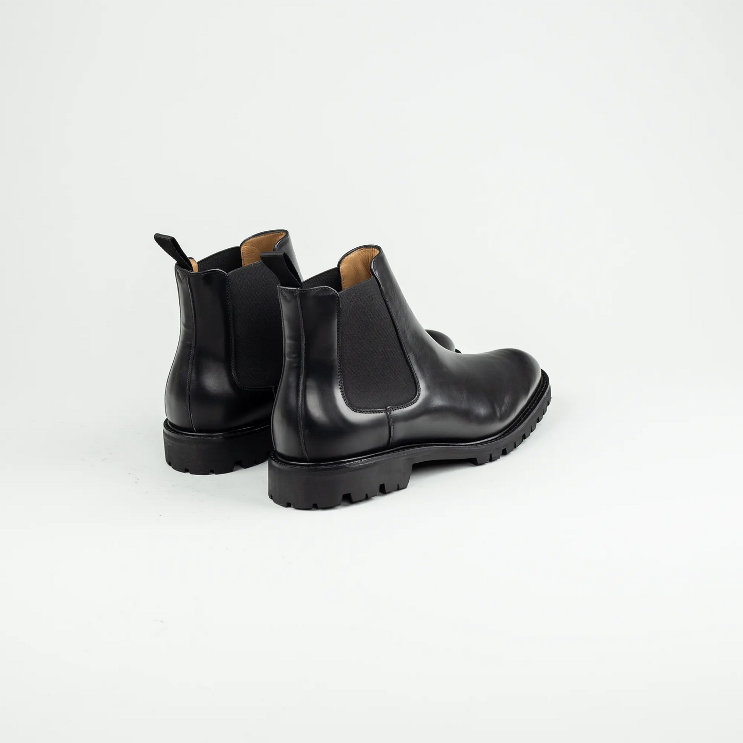 Chelsea Boot – Handmade Goodyear Welted | Gebürstetes Kalbsleder & VIBRAM Montana Sohle