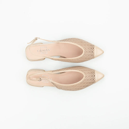 Slingback Caiman – Taupe Kalbsleder Lasergeschnitten | Flacher Absatz