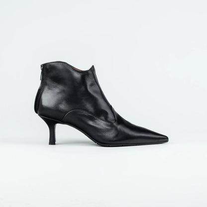 Aruci – Ankle Boot Schwarz Kalbsleder | Extravaganter Knöchelschnitt | Handmade Italy