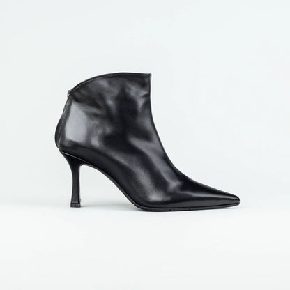 Aruci – Ankle Boot Schwarz Kalbsleder | Extravaganter Knöchelschnitt | Handmade Italy