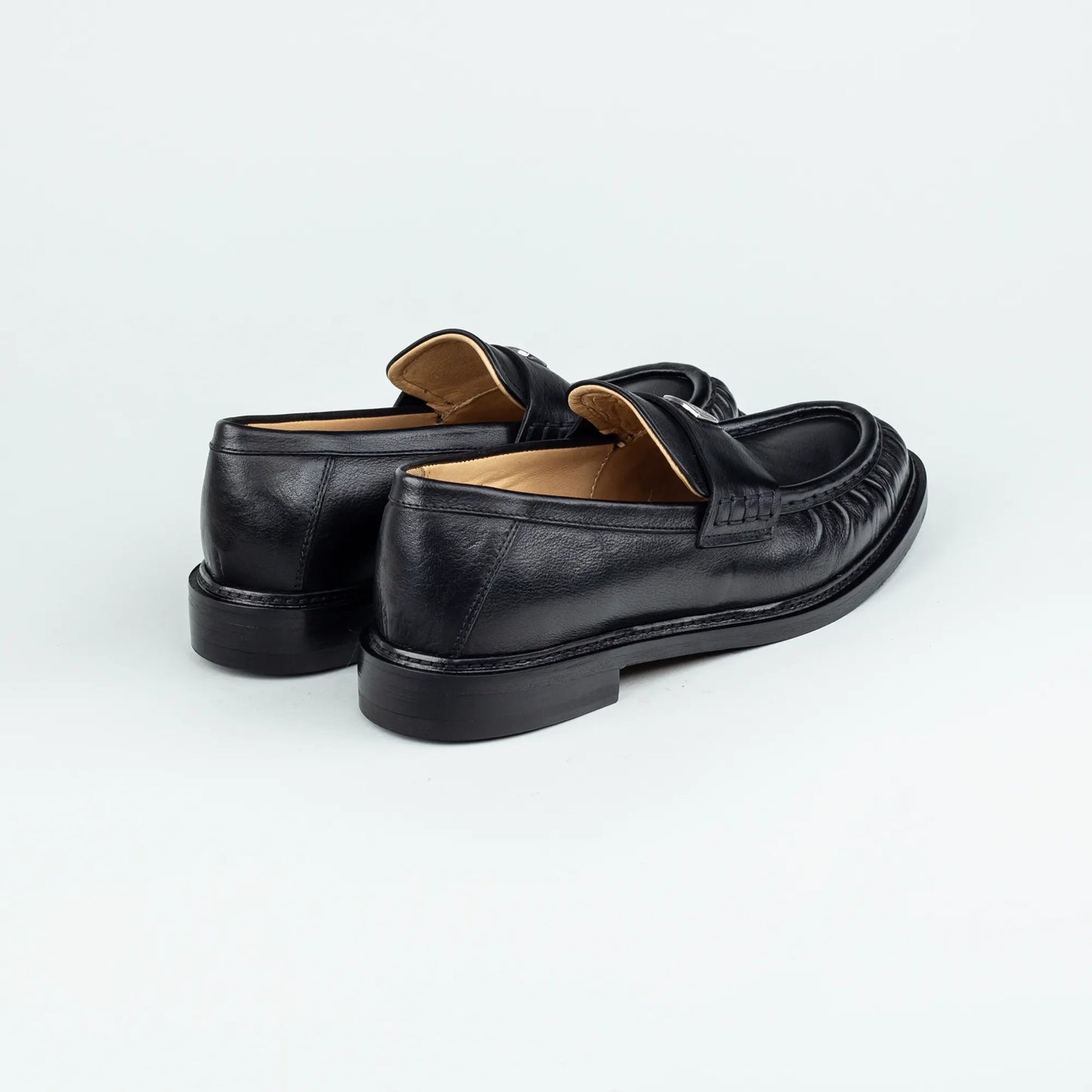 Penny Loafer Camerlengo – Schwarz Kalbsleder | Handgenähte Falten & Silber-Detail