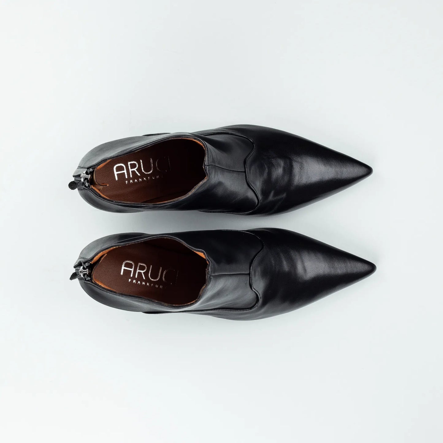 Aruci – Ankle Boot Schwarz Kalbsleder | Extravaganter Knöchelschnitt | Handmade Italy