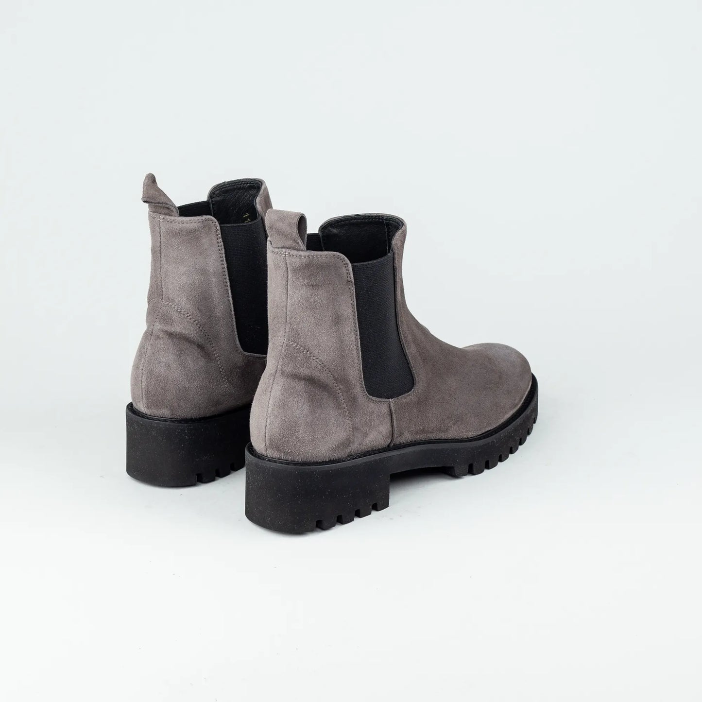 Aruci – Chelsea Boot Wildleder Taupe | Sacchetto | Handmade Italy