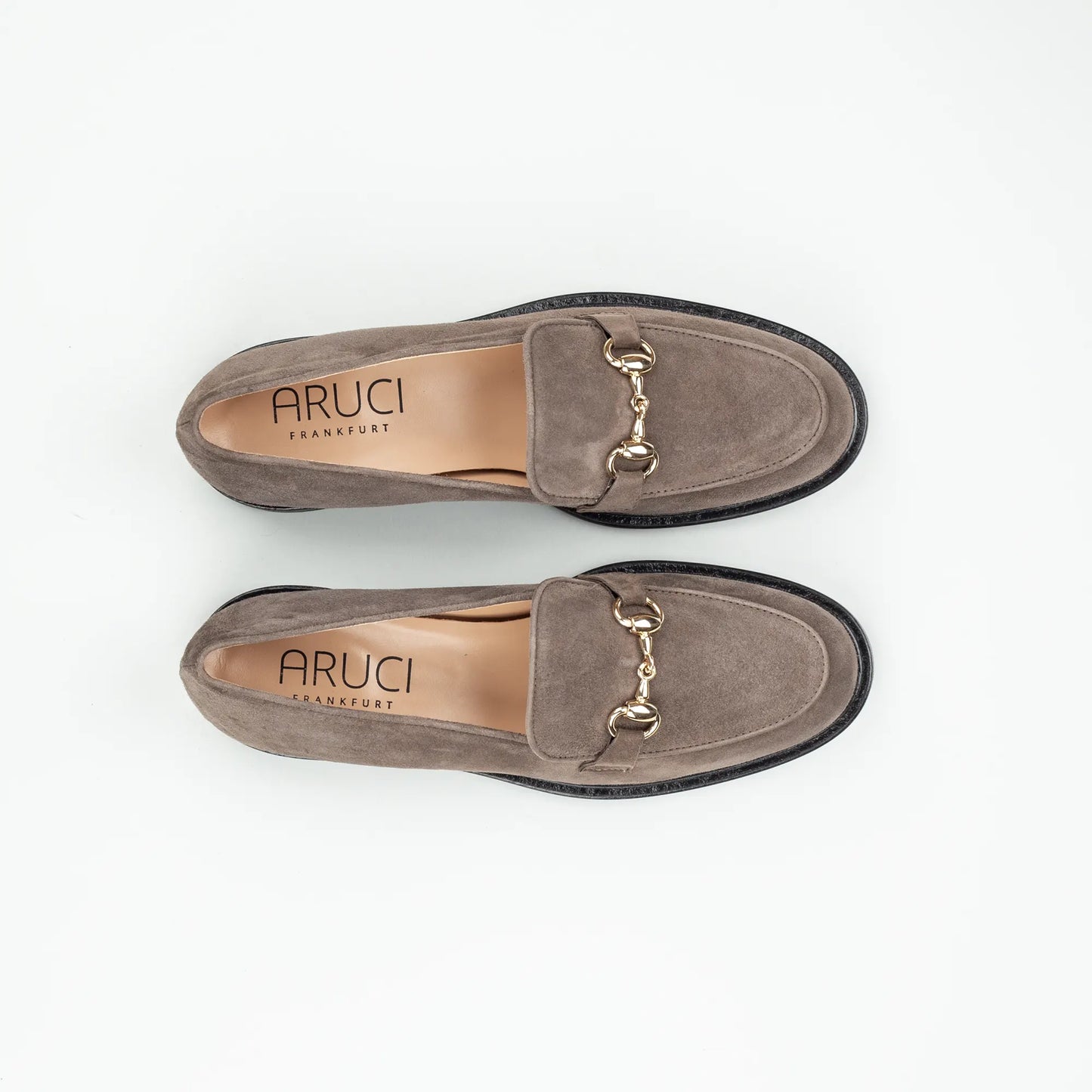Aruci – Loafer Velourleder Taupe | Horsebit-Schnalle Gold | Handmade Italy