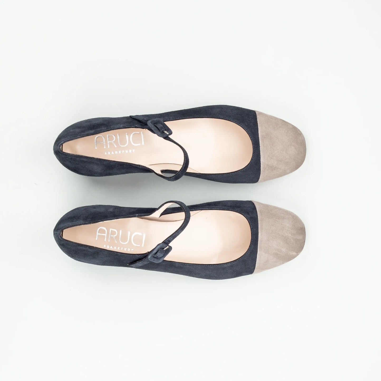 Aruci – Pump Riemchen & Schnalle Velourleder Blau | Ledersohle | Handmade Italy