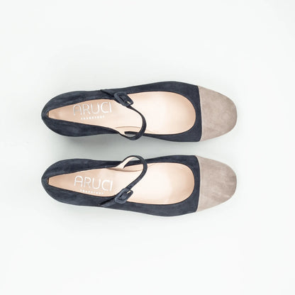 Aruci – Pump Riemchen & Schnalle Velourleder Blau | Ledersohle | Handmade Italy