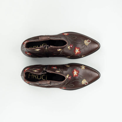 Aruci – Western Ankle Boot Braun | Blumenstickerei | Handmade Italy
