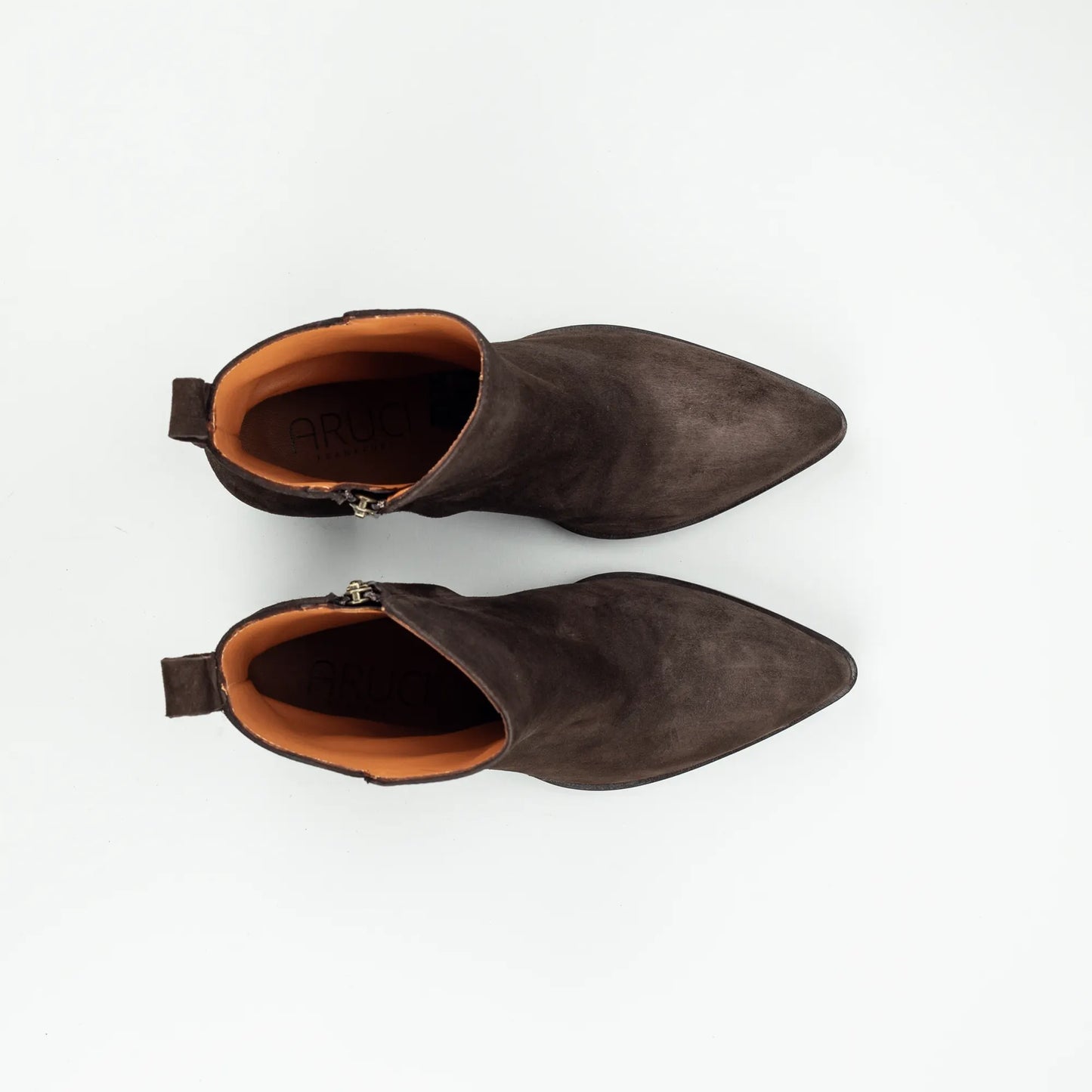 Aruci – Ankle Boot Spitze Velourleder Braun | Schicke Absatzhöhe | Handmade Italy