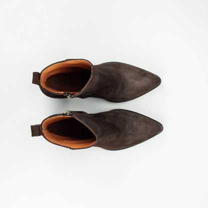 Aruci – Ankle Boot Spitze Velourleder Braun | Schicke Absatzhöhe | Handmade Italy