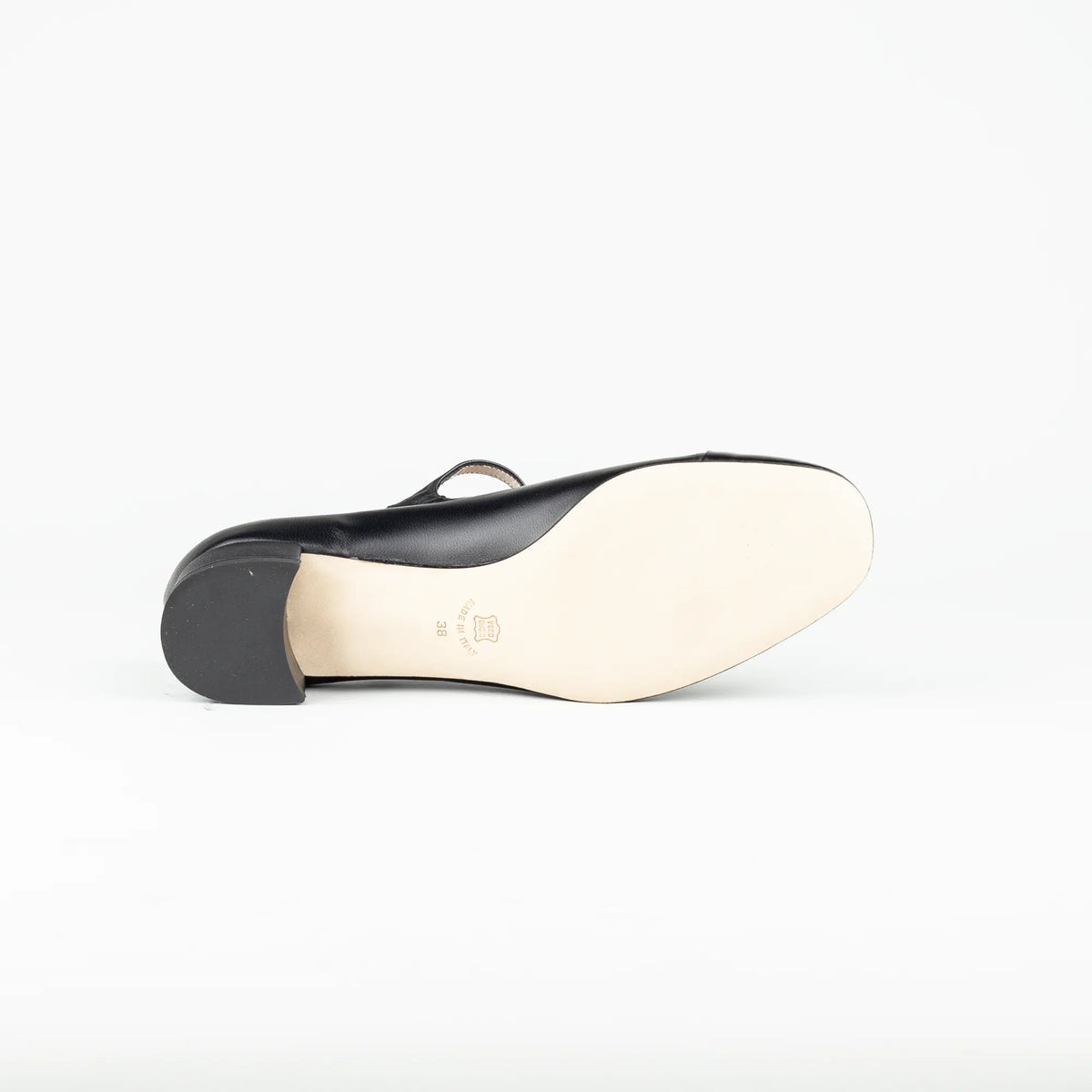 Aruci – Pump Riemchen & Schnalle Nappa Schwarz | Lackleder-Spitze | Handmade Italy