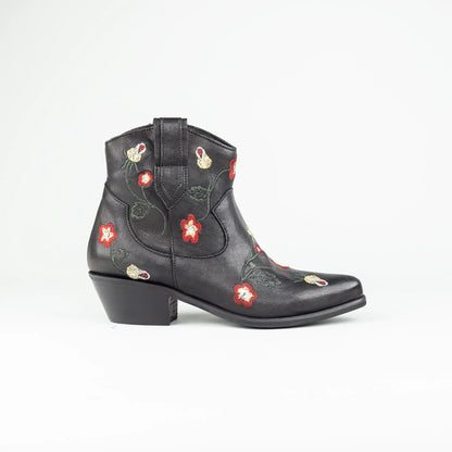 Aruci – Western Ankle Boot Schwarz | Blumenstickerei | Handmade Italy