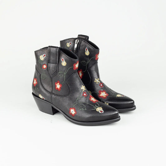Aruci – Western Ankle Boot Schwarz | Blumenstickerei | Handmade Italy
