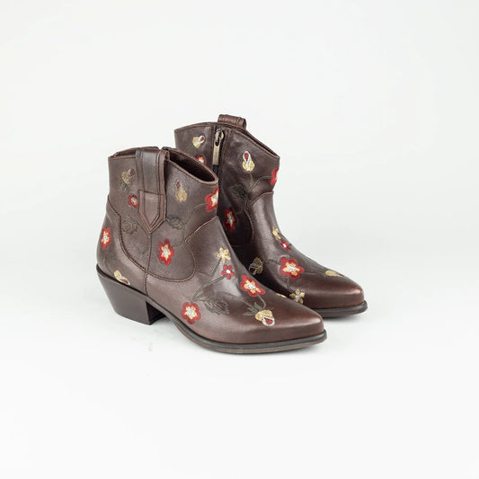 Aruci – Western Ankle Boot Braun | Blumenstickerei | Handmade Italy