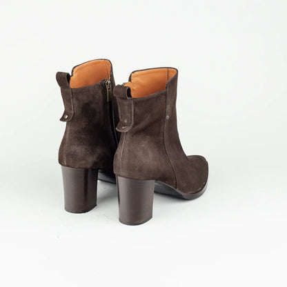 Aruci – Ankle Boot Spitze Velourleder Braun | Schicke Absatzhöhe | Handmade Italy