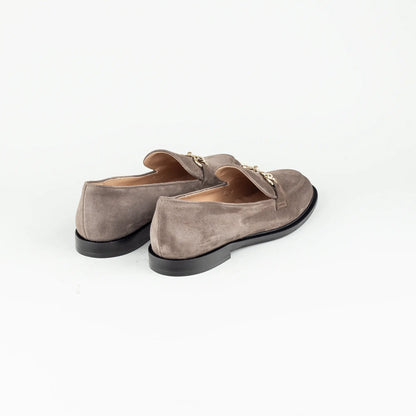 Aruci – Loafer Velourleder Taupe | Horsebit-Schnalle Gold | Handmade Italy