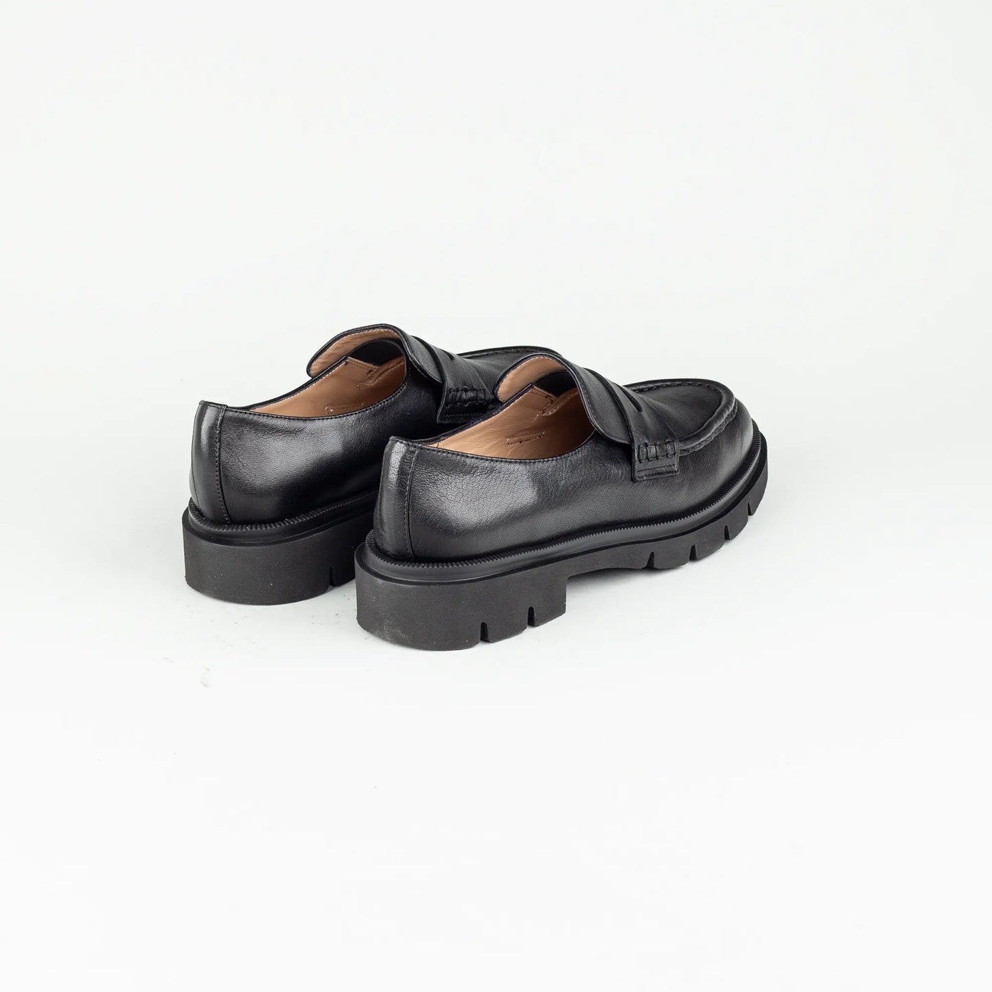 Aruci – Loafer Kalbsleder Schwarz | Modische Form | Flexible Gummisohle | Handmade Italy