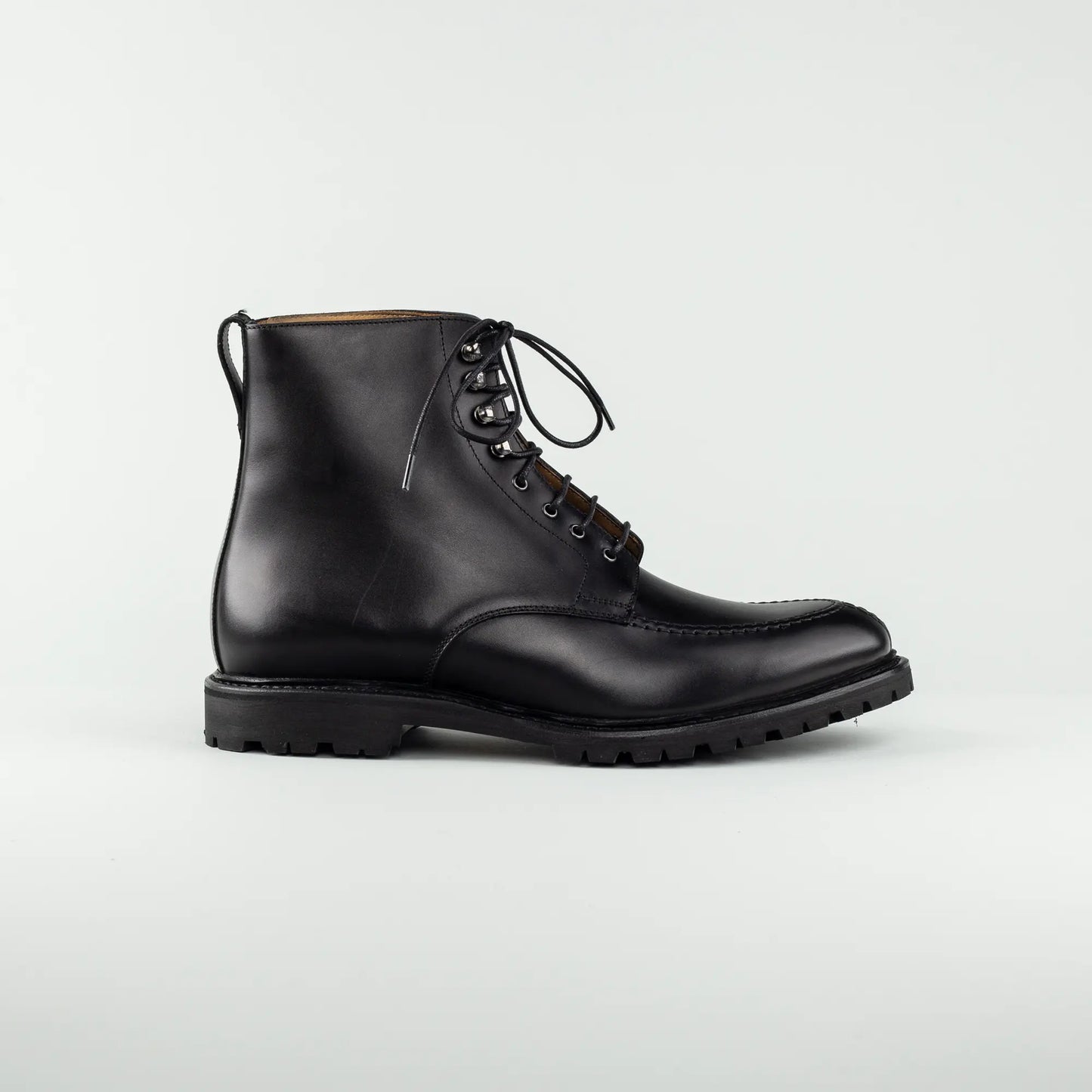 Berwick | Schnürboots Schwarz – Hochwertiges Kalbsleder, Norweger Naht, Vibram Sohle | Handmade in Spain