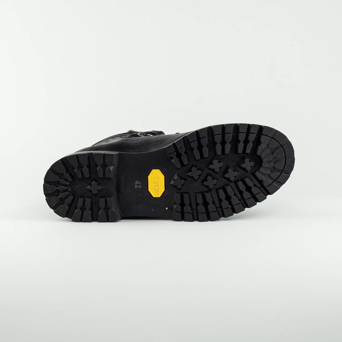 Lendvay & Schwarcz | Bergsteiger-Schuh aus Büffelleder – Handgefertigt in Italien