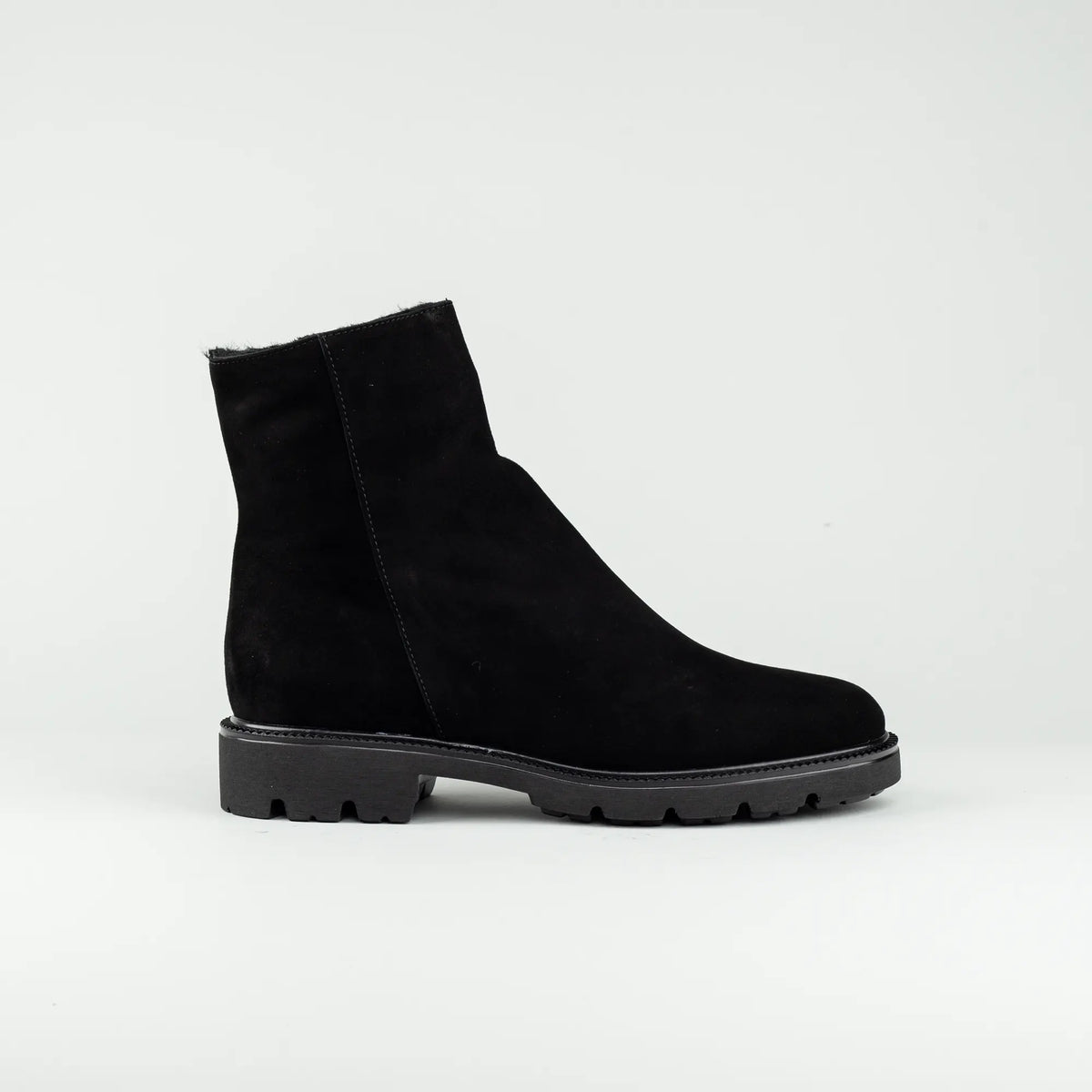 Cinzia Valle | Flacher Ankle Boot Schwarz – Wildleder & Lammfellfutter | Handmade in Italy
