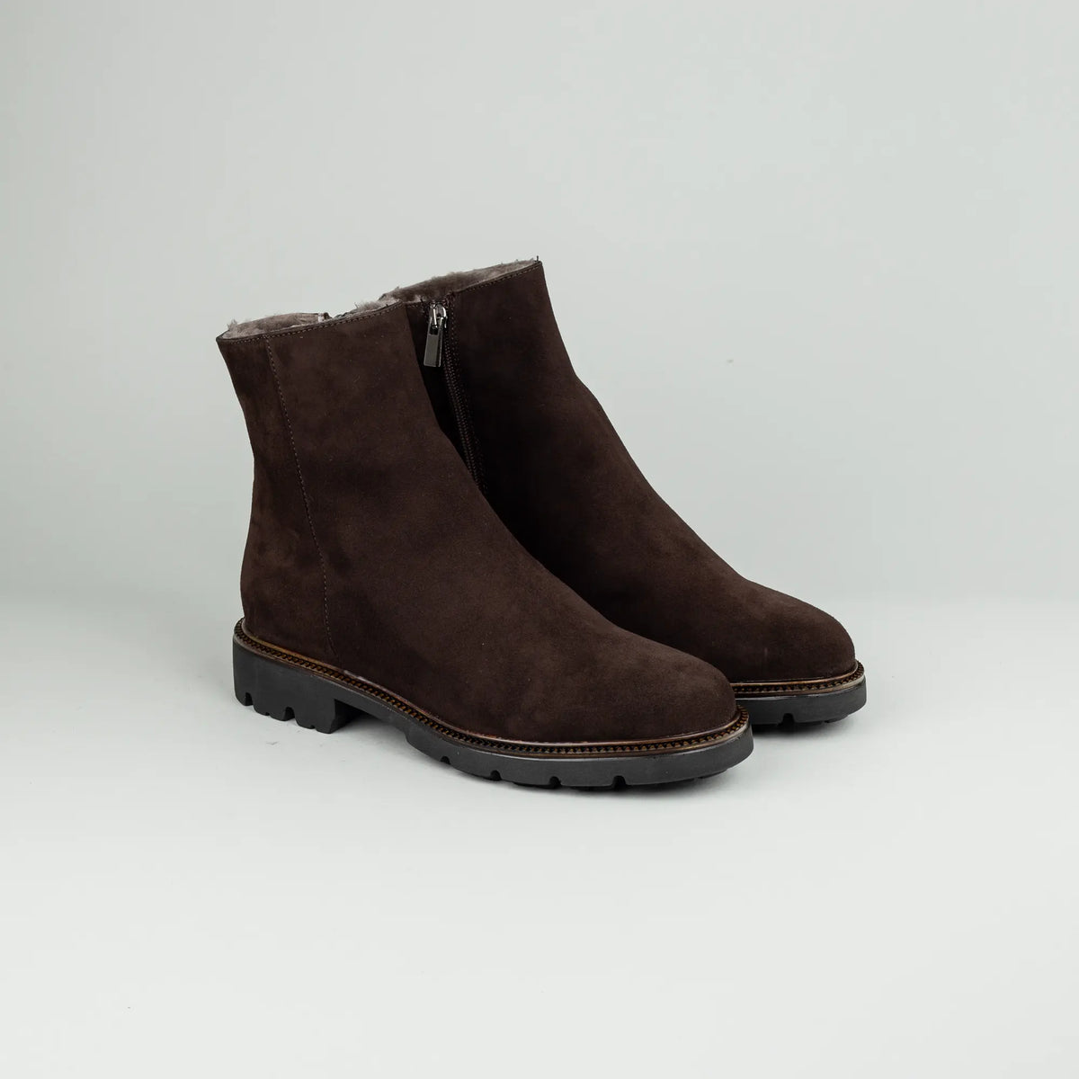 Cinzia Valle | Flacher Ankle Boot Dunkelbraun – Wildleder & Lammfellfutter | Handmade in Italy