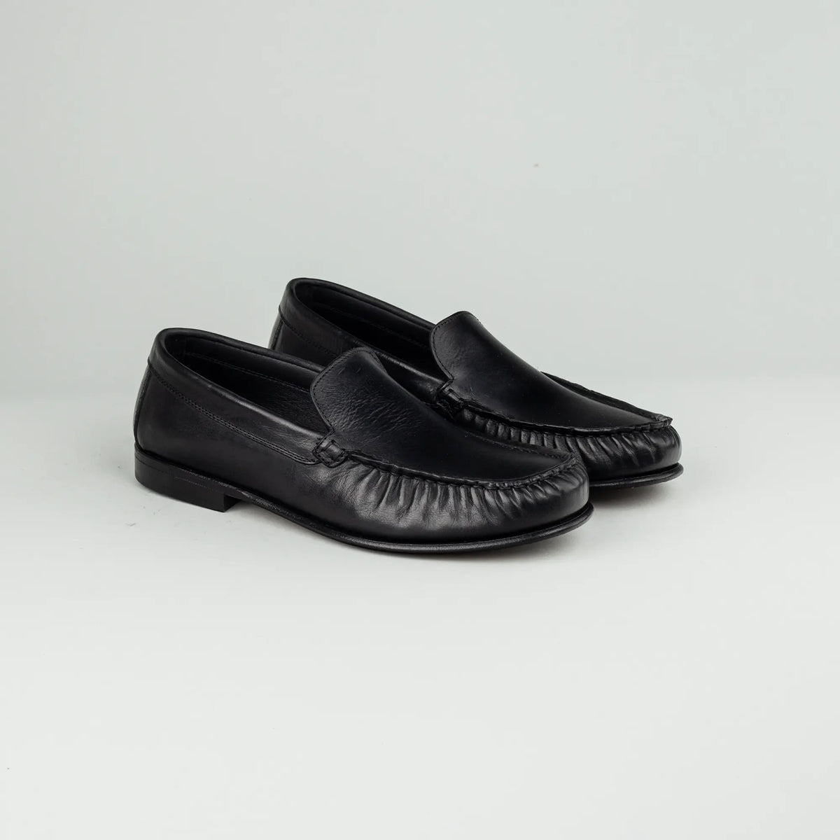 Elia Maurizi | Penny Loafer Schwarz – Genähtes Vorderblatt | Handmade in Italy