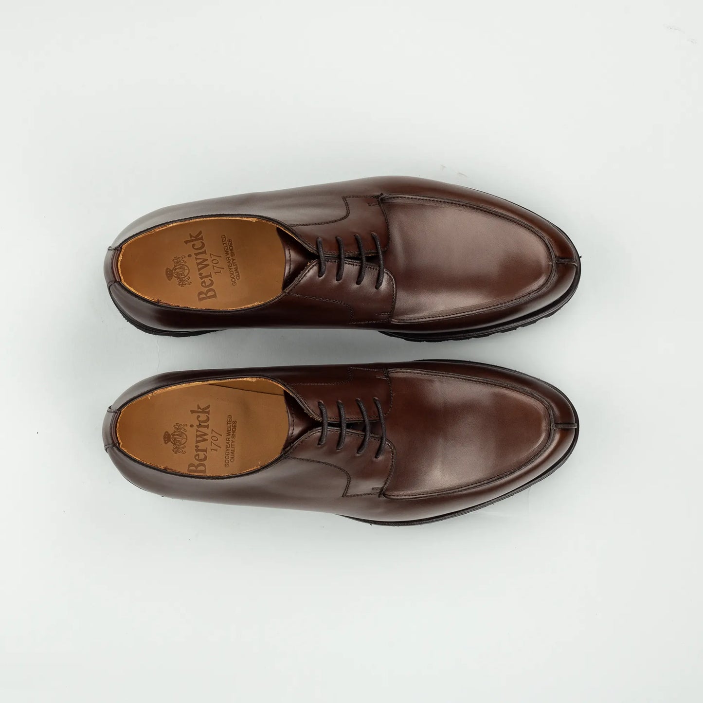 Berwick | Norweger Braun – Kalbsleder, Goodyear Welted, Vibram Profilsohle | Handmade in Spain