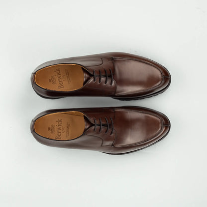 Berwick | Norweger Braun – Kalbsleder, Goodyear Welted, Vibram Profilsohle | Handmade in Spain