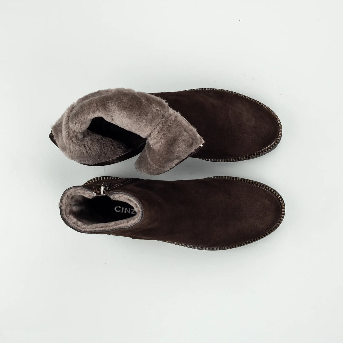 Cinzia Valle | Flacher Ankle Boot Dunkelbraun – Wildleder & Lammfellfutter | Handmade in Italy