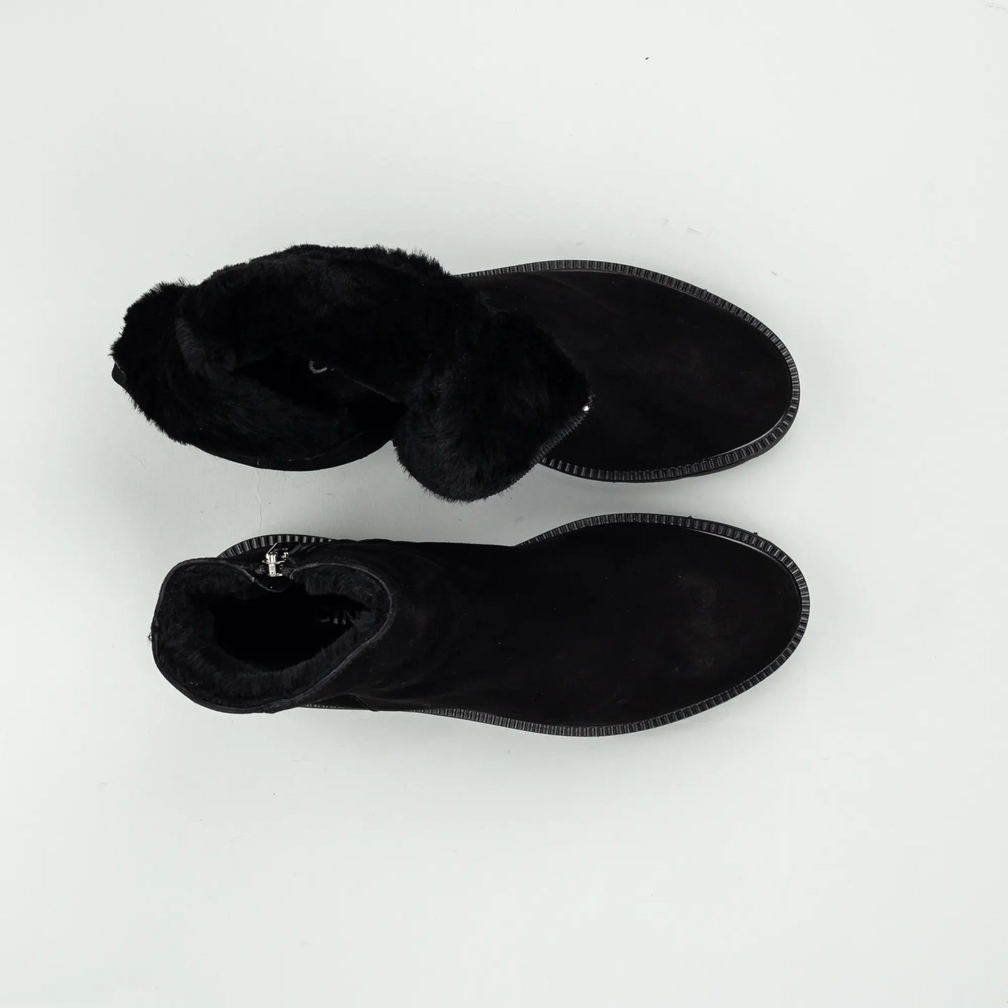 Cinzia Valle | Flacher Ankle Boot Schwarz – Wildleder & Lammfellfutter | Handmade in Italy