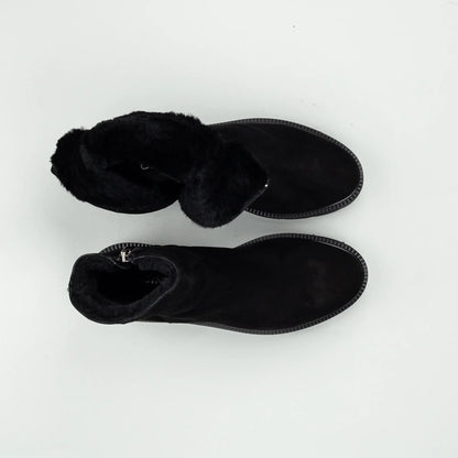 Cinzia Valle | Flacher Ankle Boot Schwarz – Wildleder & Lammfellfutter | Handmade in Italy